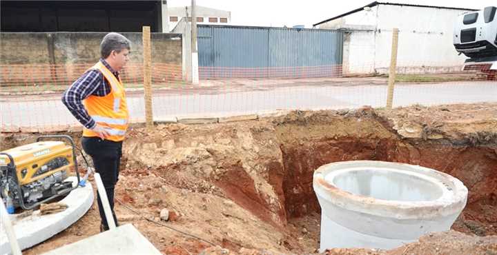 Os serviços incluem novo canteiro central, drenagem, pavimentação, iluminação e paisagismo.